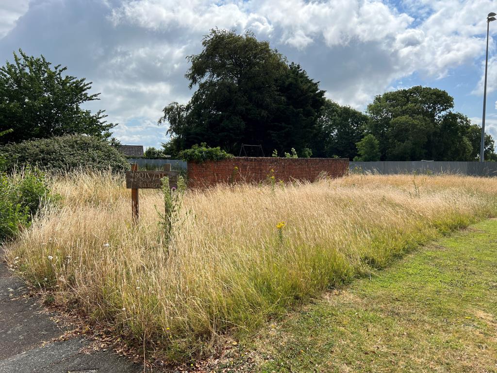 Lot: 115 - FREEHOLD LAND - Freehold Land for Sale in Cowes, Isle of Wight